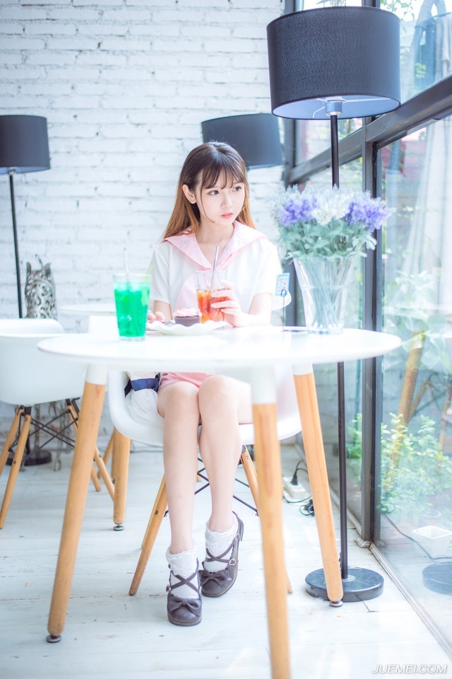 勤奋是一条神奇的线，用它可以串起无数知识的珍珠。——佚名